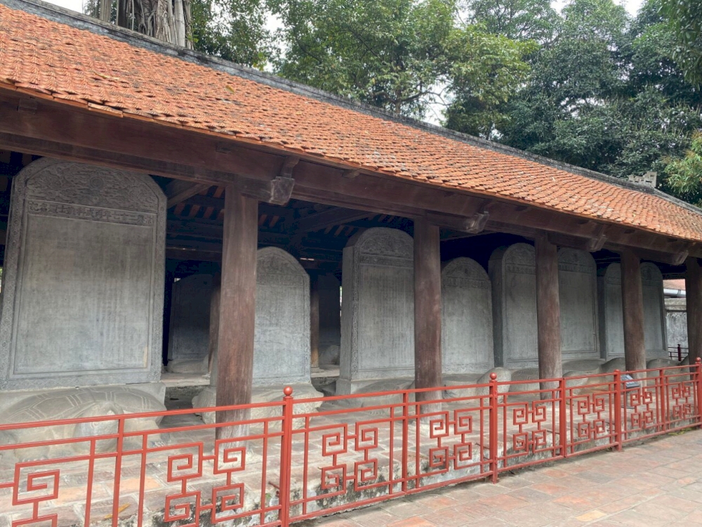 82 stone steles on turtle backs honor doctorate laureates (1442 - 1779), recognized by UNESCO (Source: Internet)